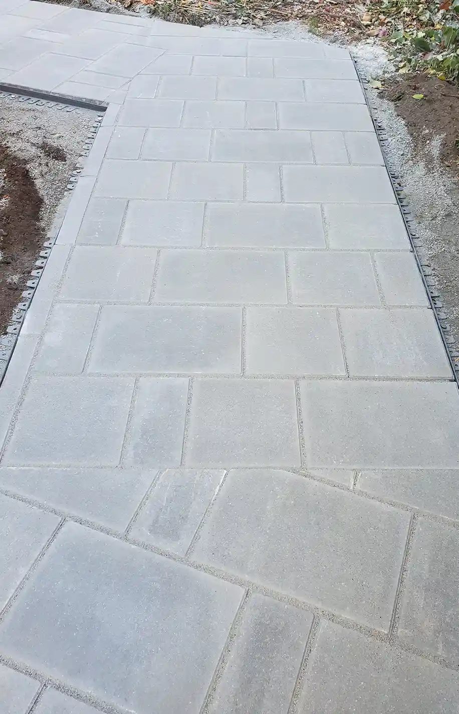 Trottoir en pavé uni à Laval réalisé par Belles Saisons L.C. Enr.